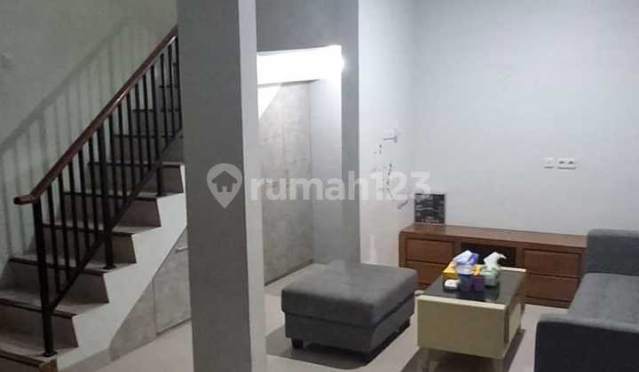 Rumah Bagus 2 Lt Semi Furnished Startegis di Harapan indah 