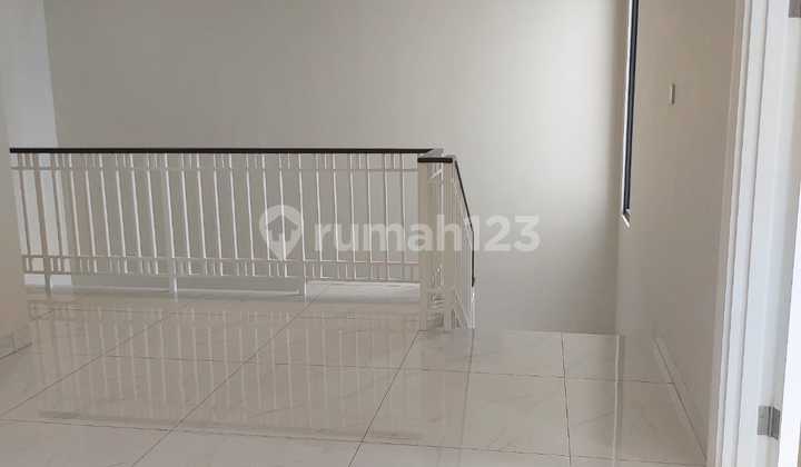 Rumah 2 Lt Modern Siap Huni di Cluster Summarecon Crowen Gading  2