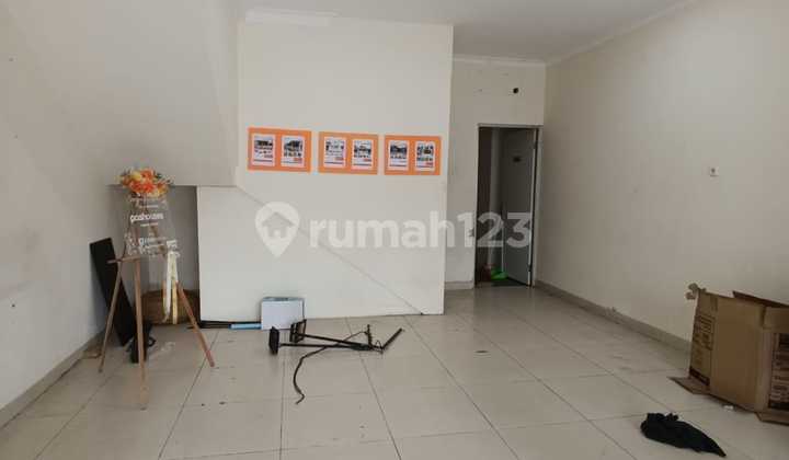 For Rent 3-Story Shop House Main Road Green Boulevard Bekasi