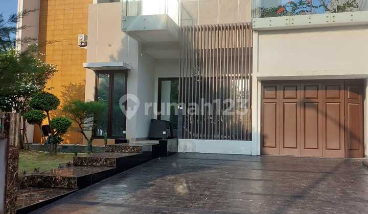 Rumah Furnished 2Lt Startegis diCluster Asia Tropis Harapan indah