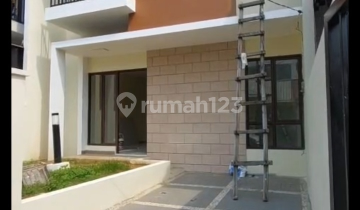 Rumah Bagus 2 Lantai di Cluster Depan Harapan Indah 2 Bekasi