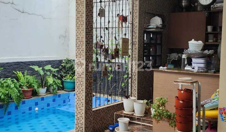 Rumah Premium Full Furnish Kolam Renang di Metland Menteng Cakung