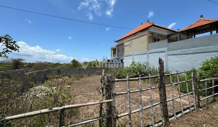 Large Premium Land Suitable for Building Roadside Villas in Kutuh 2