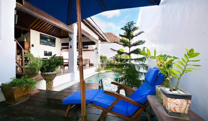 Villa 2 Lantai Siap Huni Bergaya Tropical Balinese Berada Sangat Terawat Dekat Ke Seminyak 1