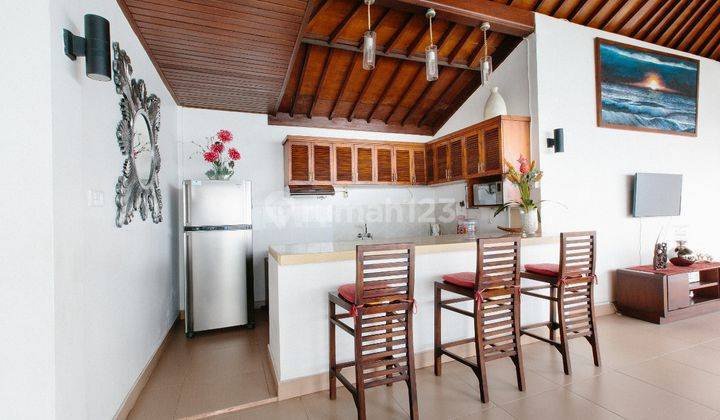 Villa 2 Lantai Siap Huni Bergaya Tropical Balinese Berada Sangat Terawat Dekat Ke Seminyak 6