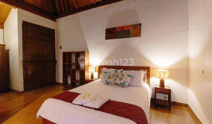 Villa 2 Lantai Siap Huni Bergaya Tropical Balinese Berada Sangat Terawat Dekat Ke Seminyak 9