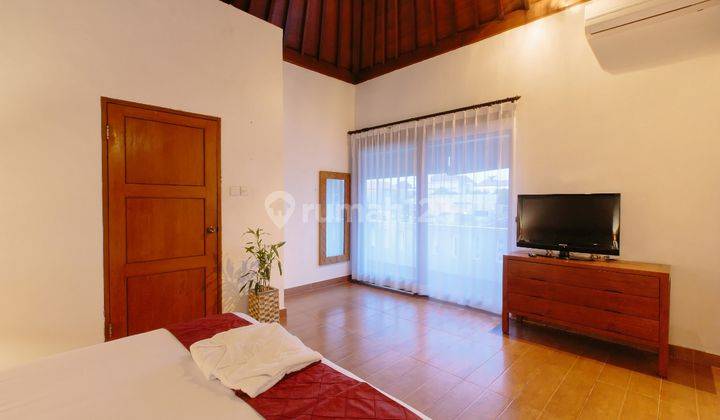 Villa 2 Lantai Siap Huni Bergaya Tropical Balinese Berada Sangat Terawat Dekat Ke Seminyak 14