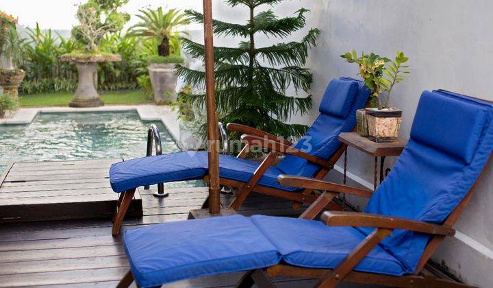 Villa 2 Lantai Siap Huni Bergaya Tropical Balinese Berada Sangat Terawat Dekat Ke Seminyak 15