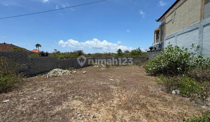 Large Premium Land Suitable for Building Roadside Villas in Kutuh 1