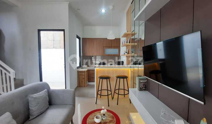Rumah 2 Lantai Siap Huni , 3 Menit ke Grand Wisata Bekasi Rumah 2 Lantai Siap Huni , 3 Menit ke Grand Wisata Bekasi