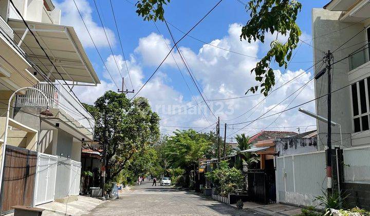 Dijual Rumah Baru Berkonsep Town House 3 Lantai di Wisma Permai 2