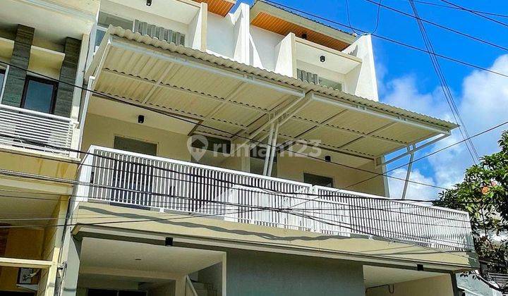 Dijual Rumah Baru Berkonsep Town House 3 Lantai di Wisma Permai 1