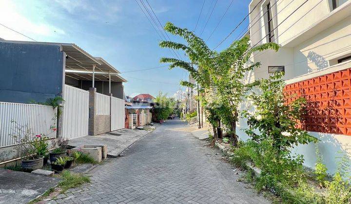 Dijual 3 unit, Rumah baru Hoek scandinavian Darmo Harapan Indah 2