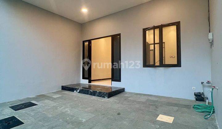 Dijual Rumah Baru Premium di Mulyosari Tengah  2