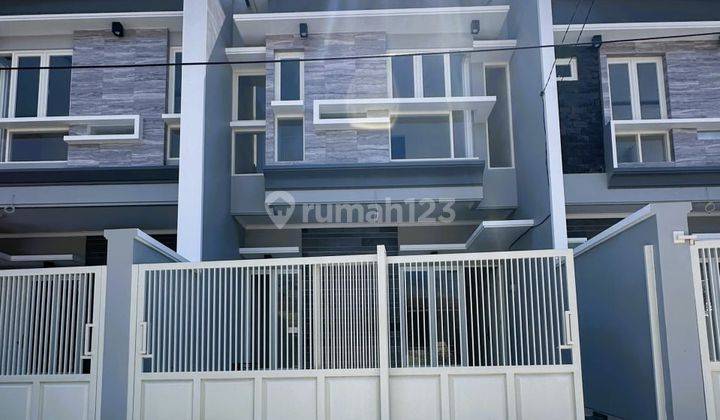 Dijual Rumah Baru Minimalis Lebar 6 di Perumahan Nginden Intan Timur 1