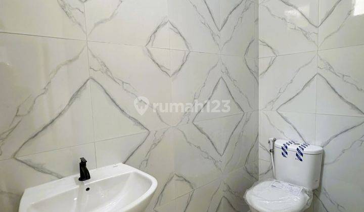 Dijual Rumah Baru 2 lantai Mulyosari Utara Minimalis Modern 2