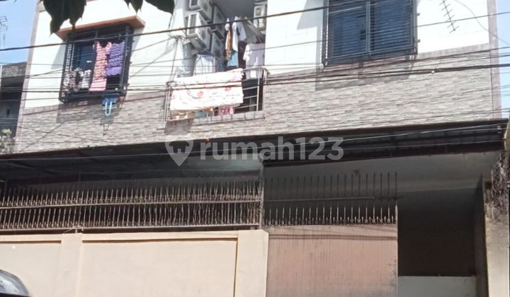 For Sale: Shop House in Makassar, Around Kumala Street, Andi Mangerangi Street, Andi Mappaodang Street 1