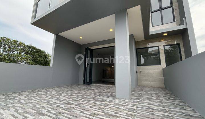 Rumah 3 Lantai di Sekitar Jalan Metro Tanjung Bunga, Makassar 1