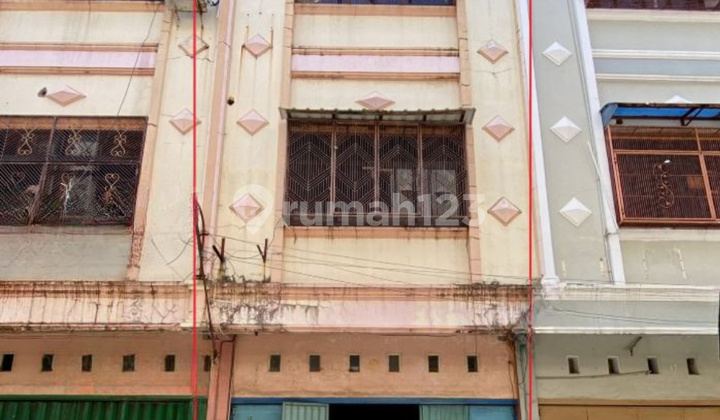 For Sale Commercial Property (Ruko) in Makassar Near Tentara Pelajar Street, Jl Yos Sudarso, Jl Cakalang 1