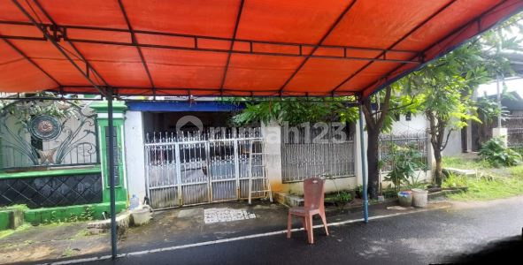 For Sale House in Makassar near Letjen Hertasning Street, Borong Indah Street, Puri Raya Street 1
