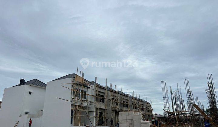 Dijual Rumah Mewah dalam Perumahan sekitar Jalan Asrama Haji, Sudiang, Makassar Dijual Rumah Mewah dalam Perumahan sekitar Jalan Asrama Haji, Sudiang, Makassar