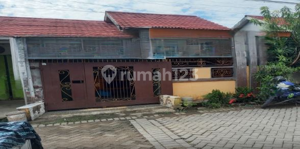 House for Sale Around Pallangga Main Road, Gowa 1