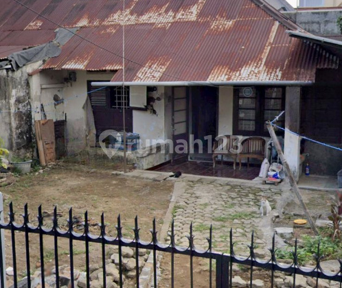 For Sale House in Makassar Around Dr. Ratulangi Street, Andi Mappaodang Street, Kumala Street