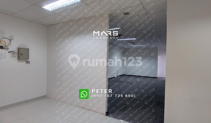 OFFICE SPACE SOHO CAPITAL SIZE 140 SQM SEMI FURNISHED