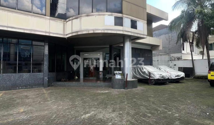 Selling Building in Kebayoran Baru, South Jakarta Commercial Area, Price Close to NJOP.