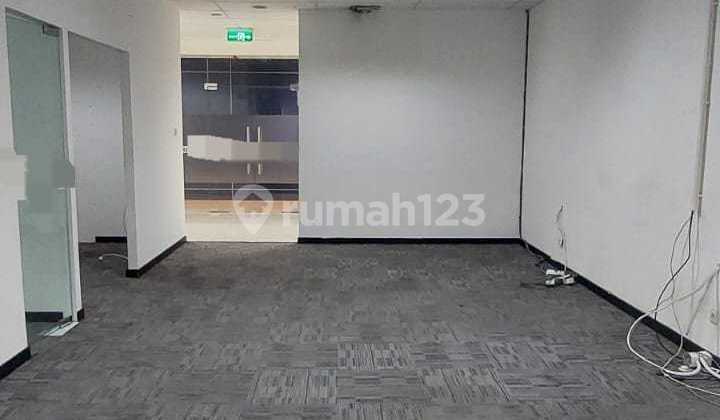 Dijual Ruang Kantor Soho Capital Ukuran 140 M2 Semi Furnished