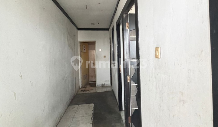 5-Storey Linked Shophouse in Kebayoran Lama Ready to Operate, Strategic Location