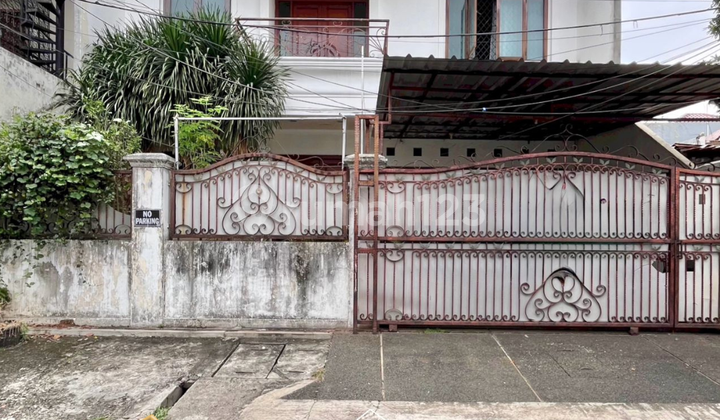 For Sale Modern Classic House di Lokasi Strategis At Kebayoran