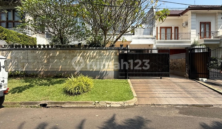 Beautiful house in Pondok Indah Prime Area, within a quiet complex near the golf course and PIM.