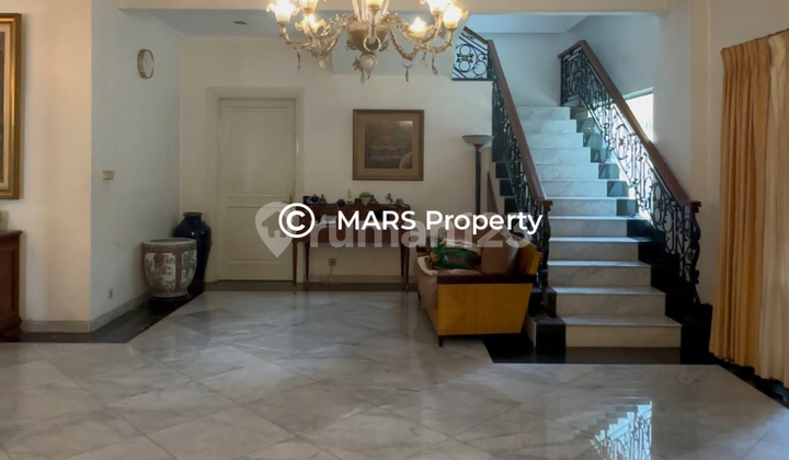 CHEAP MODERN CLASSIC HOUSE IN KEBAYORAN BARU, PRIME LOCATION, SPACIOUS GARDEN, PEACEFUL 2