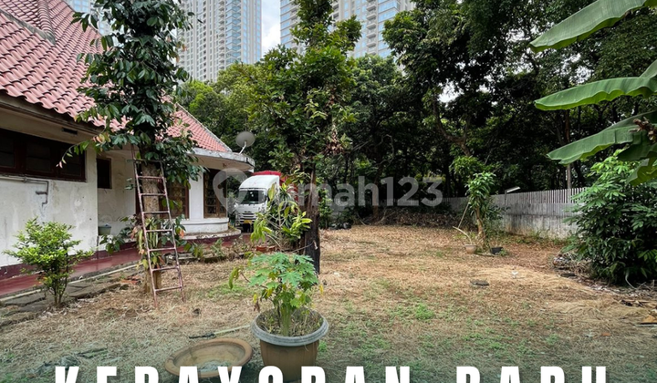 RUMAH LAMA HITUNG TANAH HOOK POSITION LINGKUNGAN TENANG, RINDANG, NYAMAN DEKAT SENAYAN DAN SCBD