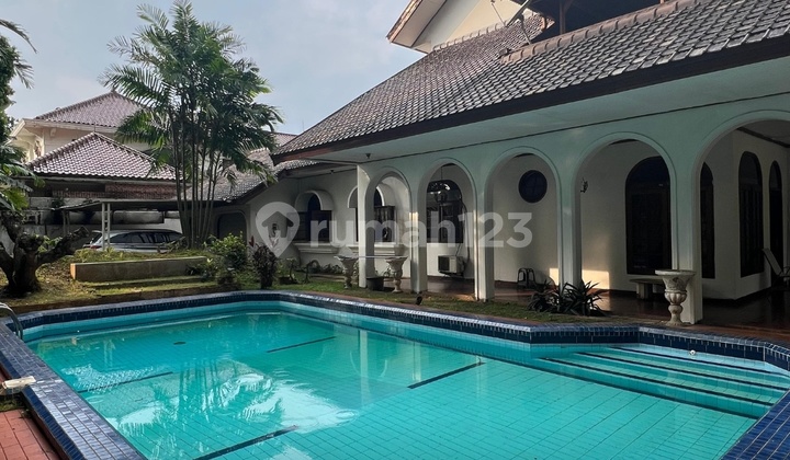 RUMAH LEBAK BULUS HITUNG TANAH LOKASI STRATEGIS COCOK UNTUK PADEL, RESTO, CAFE