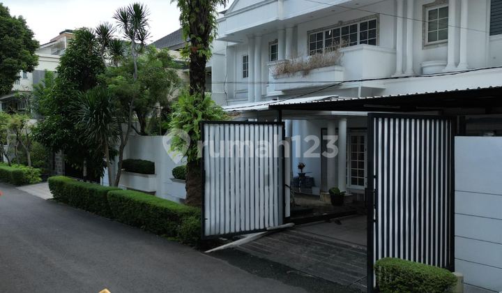 LUXURY CLASSIC HOUSE 2 LANTAI MEGA KUNINGAN, JAKARTA SELATAN