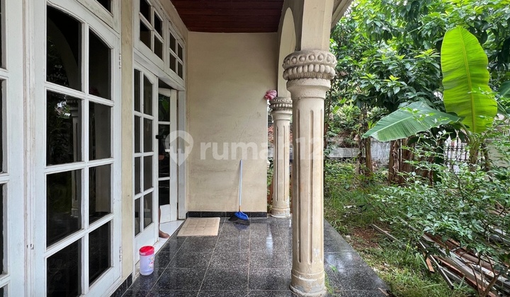RUMAH TUA HITUNG TANAH LOKASI STRATEGIS, DI PONDOK INDAH