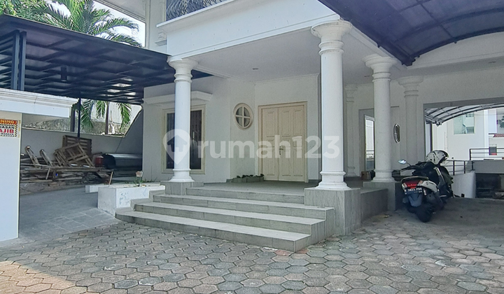 CLASSIC HOUSE 2 LANTAI DEKAT RING 1, Area Elite Dekat Thamrin