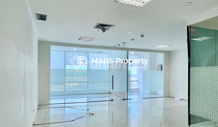 CHEAP OFFICE SOHO CAPITAL 137 SQM SEMI FURNISHED