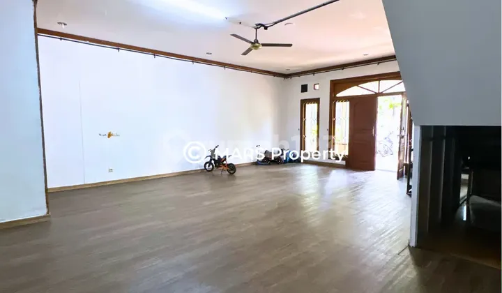 CLASSIC HOUSE KEBAYORAN BARU PRIME AREA, DEPAN TAMAN, HOOK 2