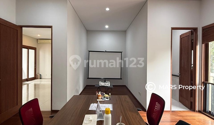 For Sale Kebayoran Baru Ready-to-Live-In House Wide Street Inside Complex 2