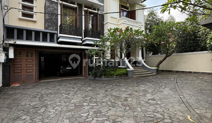 For Sale - Menteng Rumah Authentic Classic Prime Area Menteng Jl. Hos Cokroaminoto Private Landed Apartment For Sale - Menteng Rumah Authentic Classic Prime Area Menteng Jl. Hos Cokroaminoto Private Landed Apartment