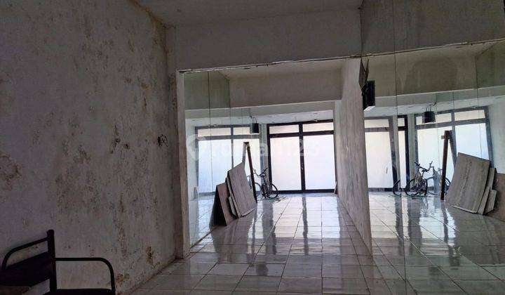 Rumah Hitung Tanah SHM 1.5Lantai Letak Strategis di Kebayoran Jakarta 2