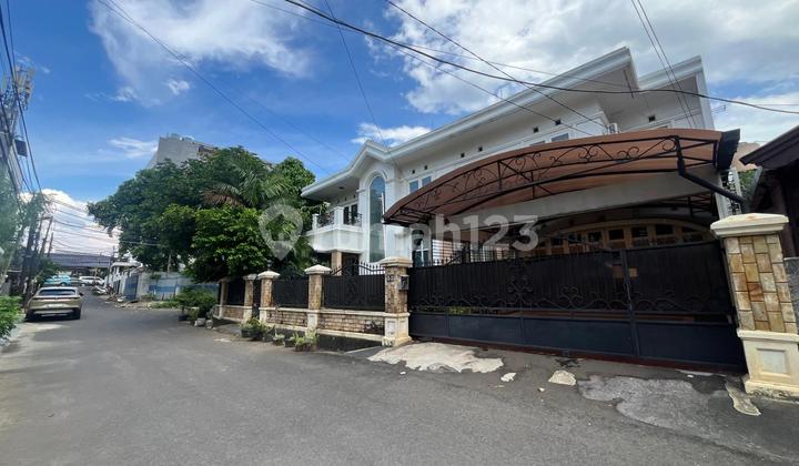 Rumah Hook 2 Lantai Strategis Jl. Deperdag Radio Dalam Jakarta Selatan, LT 410 M² SHM, Akses Mudah ke Pondok Indah dan MRT 2