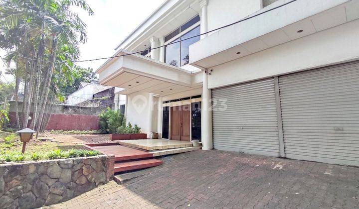 Rumah Strategis Pinggir Jalan Raya 2 Lantai Di Kebayoran Baru