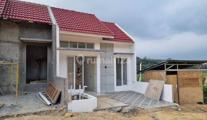 RUMAH MURAH FASILITAS KOLAM RENANG DI SEYEGAN 2