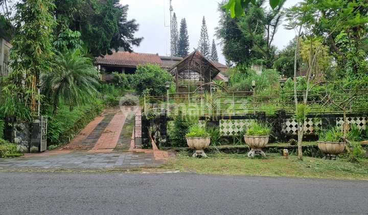 Large Villa for Sale with Extensive Land in Kaliurang, Near Tugu Udang Large Villa for Sale with Extensive Land in Kaliurang, Near Tugu Udang