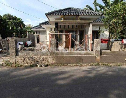 Rumah Siap Huni, Carpot Bisa 3 Mobil Di Mlati, Sleman 1