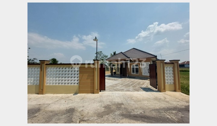 Modern Ready-to-Occupy House with Large Land Near Akmil Magelang Modern Ready-to-Occupy House with Large Land Near Akmil Magelang
